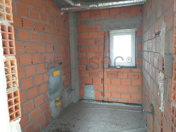 Moradia com Terreno (Benfeitoria) · Sernancelhe, Viseu