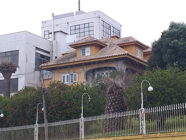 Moradia + Edifício · Vila Nova de Gaia