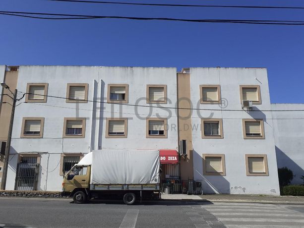 LEILÃO SUSPENSO · Direito de Superfície de Estabelecimento Comercial · Azeitão, Setúbal