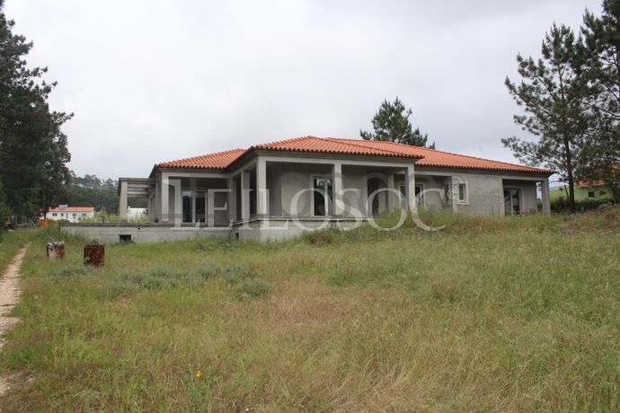 Lote para Construção c/benfeitoria · Alcobaça