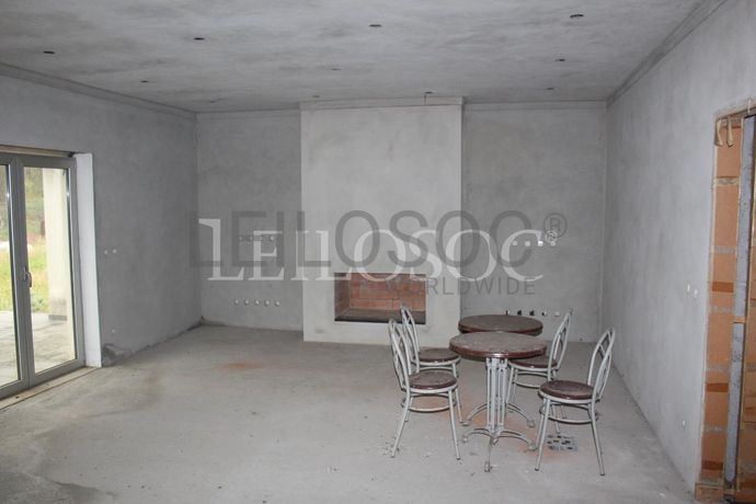 Lote para Construção c/benfeitoria · Alcobaça