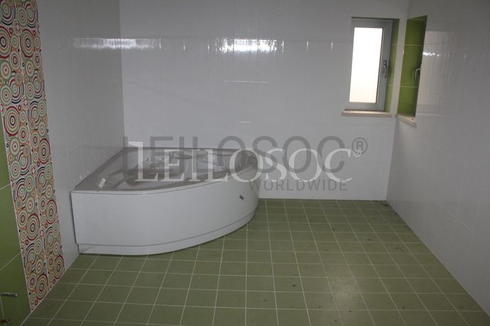 Lote para Construção c/benfeitoria · Alcobaça