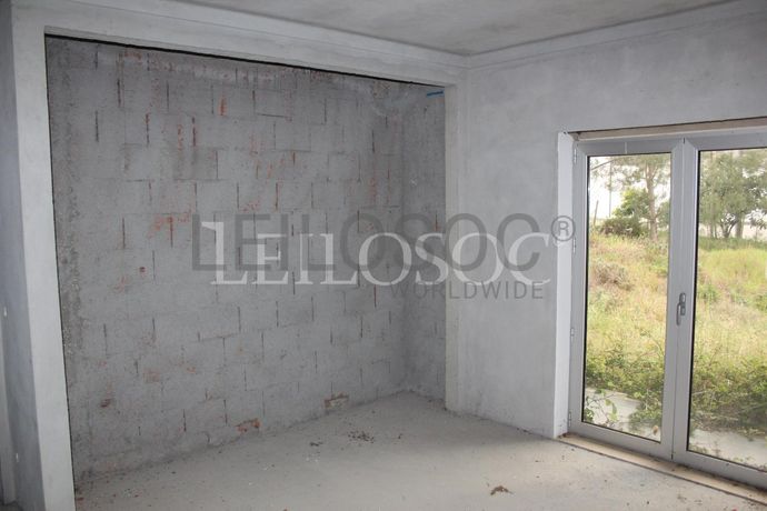 Lote para Construção c/benfeitoria · Alcobaça