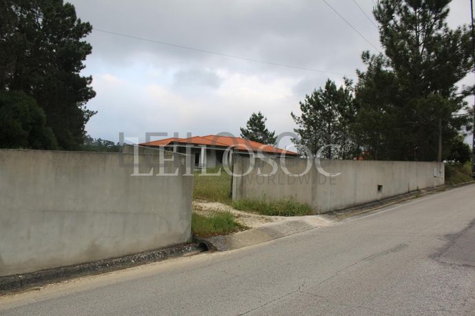 Lote para Construção c/benfeitoria · Alcobaça