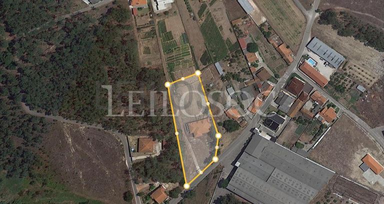 Lote para Construção c/benfeitoria · Alcobaça