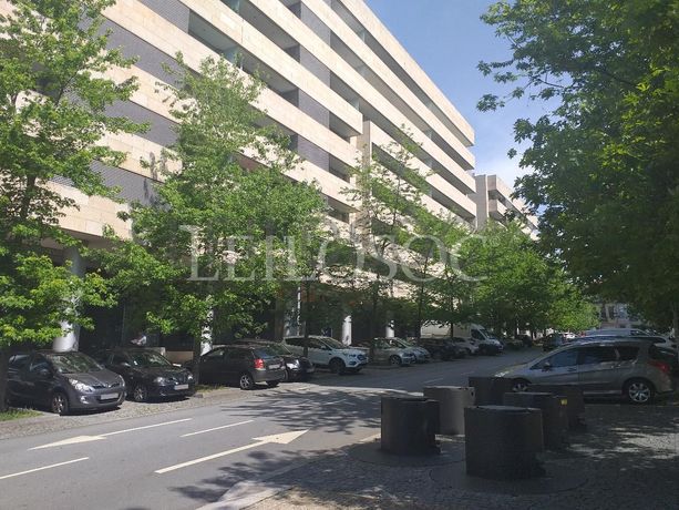 Apartamento T1 + Lugar de Garagem + Arrumos · Porto