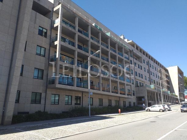 Apartamento T5 + 3 Lugares de Garagem + Arrumos · Vila Nova de Gaia