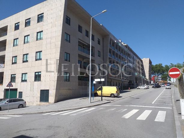 Apartamento T5 + 3 Lugares de Garagem + Arrumos · Vila Nova de Gaia