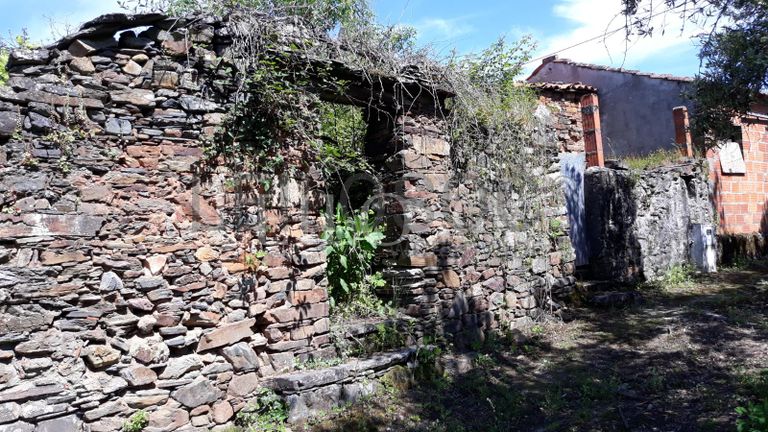 1/3 de Moradia p/ Recuperação · Figueiró dos Vinhos, Leiria