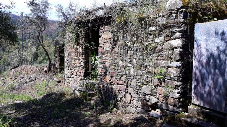 1/3 de Moradia p/ Recuperação · Figueiró dos Vinhos, Leiria
