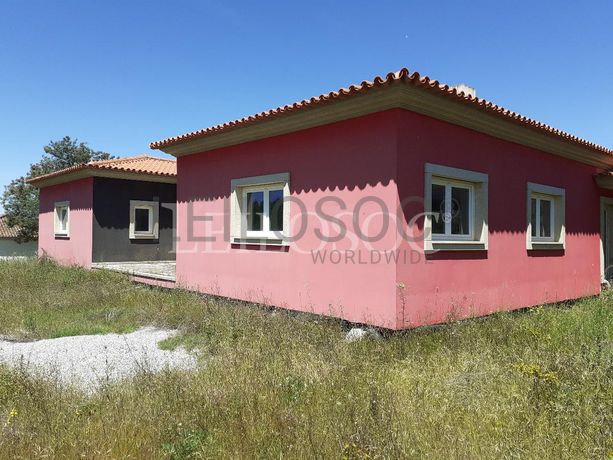 Moradia com Terreno (Benfeitoria) · Sernancelhe, Viseu