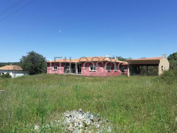 Moradia com Terreno (Benfeitoria) · Sernancelhe, Viseu