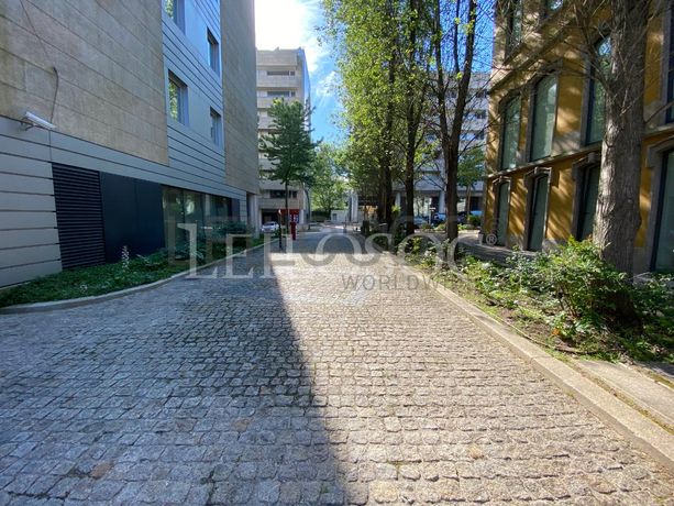 Lugar de Garagem · Porto