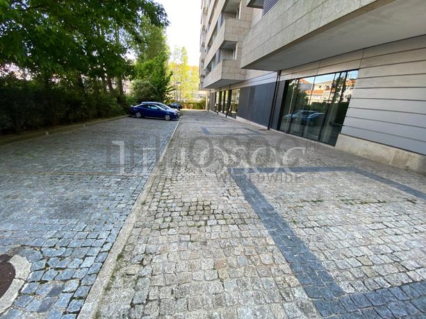 Lugar de Garagem · Porto