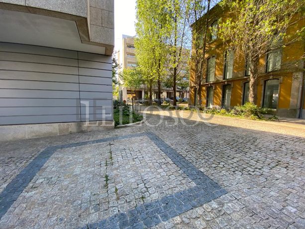 Lugar de Garagem · Porto