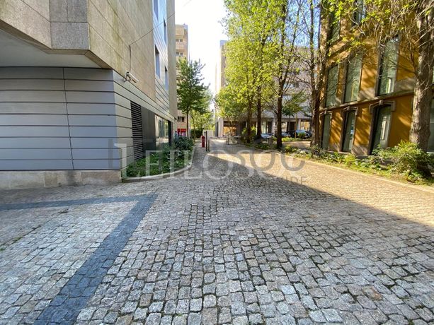 Lugar de Garagem · Porto