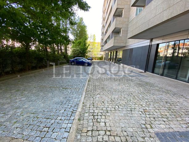 Lugar de Garagem · Porto