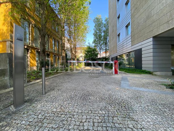 Lugar de Garagem · Porto