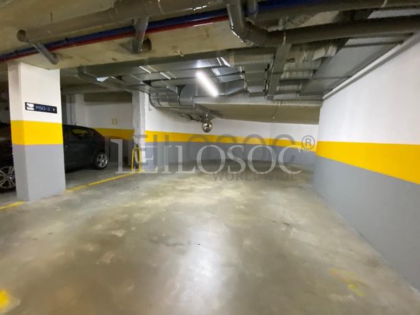 Lugar de Garagem · Porto