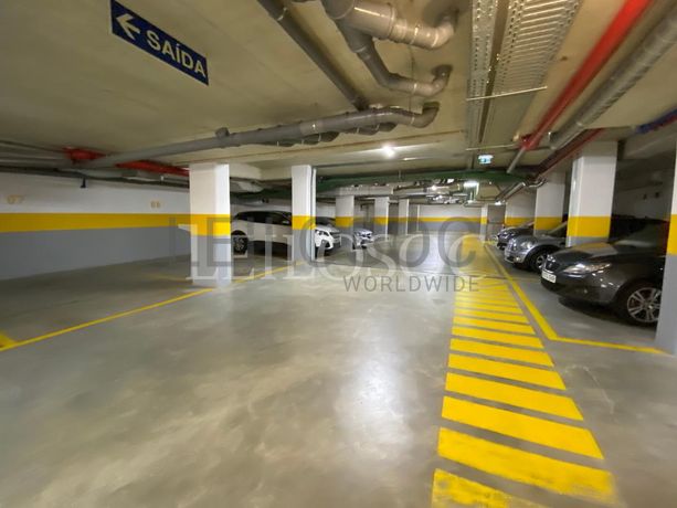 Lugar de Garagem · Porto