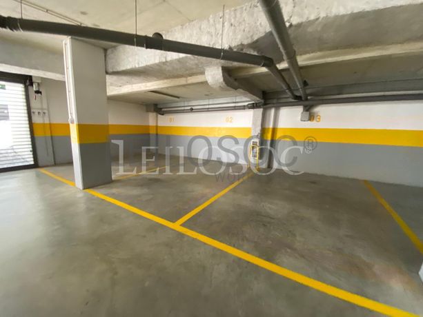 Lugar de Garagem · Porto