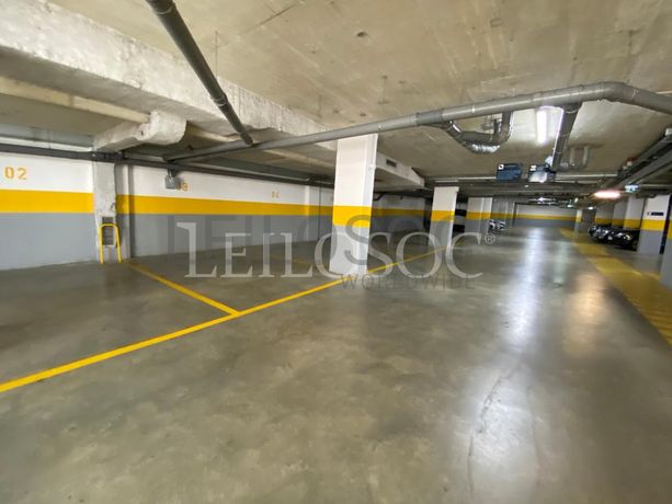 Lugar de Garagem · Porto