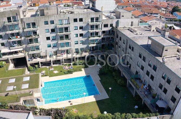 Apartamento T5 + 3 Lugares de Garagem + Arrumos · Vila Nova de Gaia