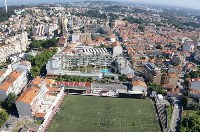 Apartamento T5 + 3 Lugares de Garagem + Arrumos · Vila Nova de Gaia