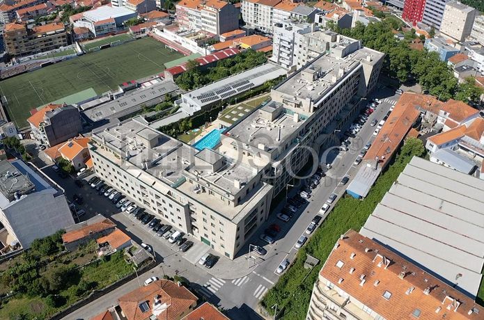 Apartamento T5 + 3 Lugares de Garagem + Arrumos · Vila Nova de Gaia