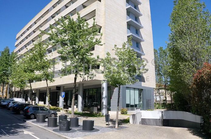 Apartamento T1 + Lugar de Garagem + Arrumos · Porto