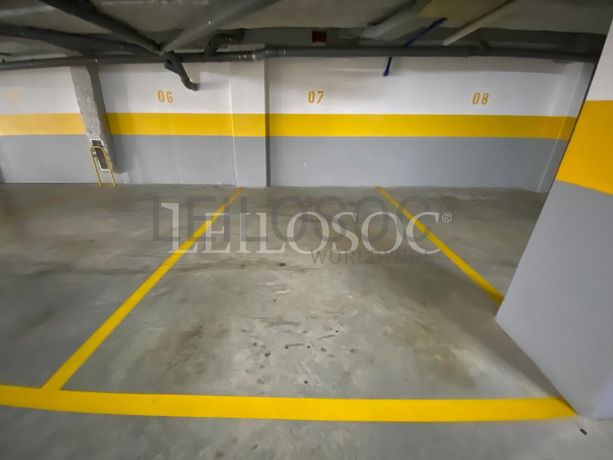 Lugar de Garagem · Porto