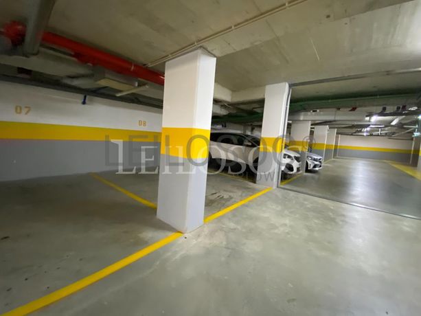 Lugar de Garagem · Porto