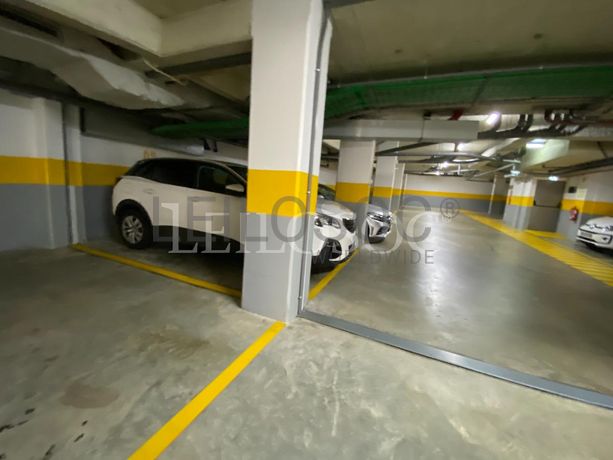 Lugar de Garagem · Porto