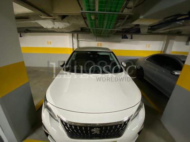 Lugar de Garagem · Porto