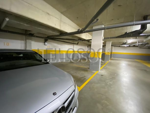 Lugar de Garagem · Porto