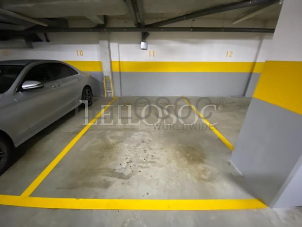 Lugar de Garagem · Porto