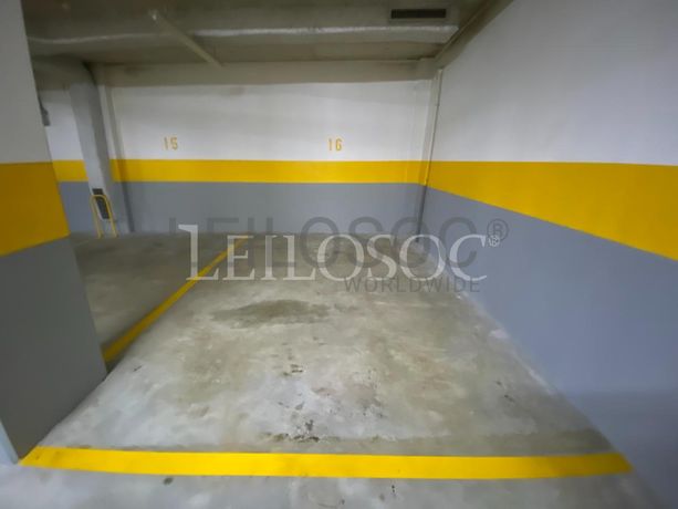 Lugar de Garagem · Porto