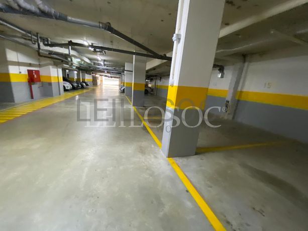 Lugar de Garagem · Porto