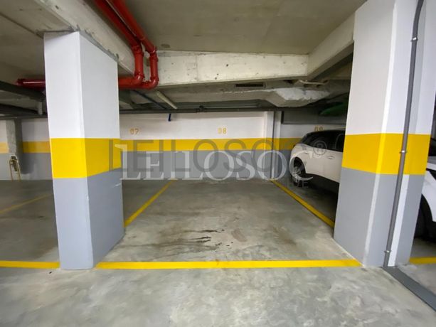 Lugar de Garagem · Porto