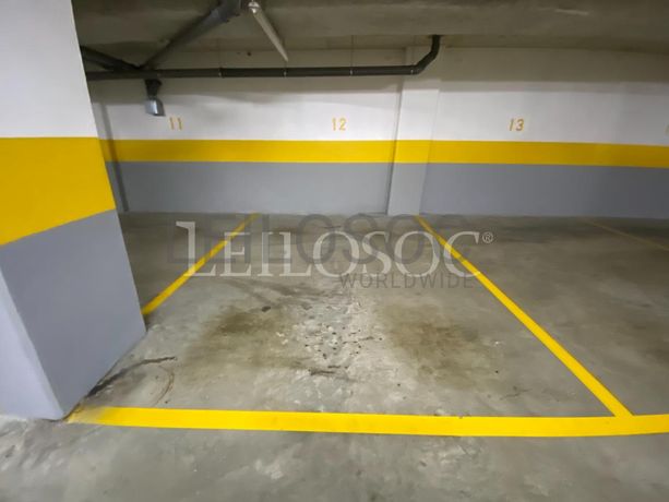 Lugar de Garagem · Porto