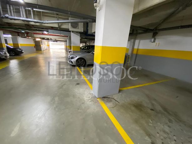 Lugar de Garagem · Porto