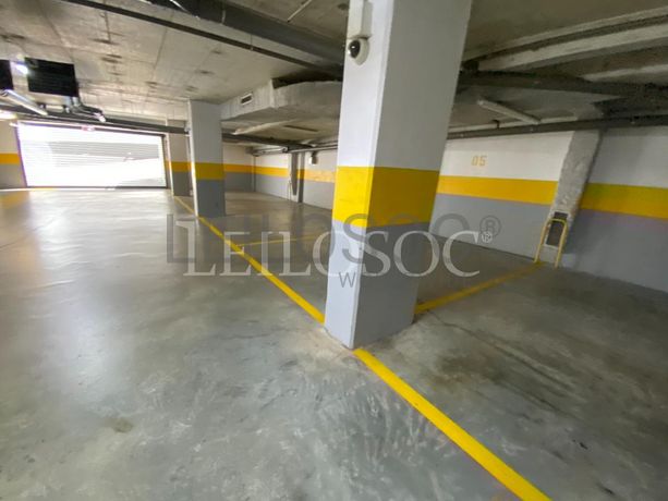 Lugar de Garagem · Porto