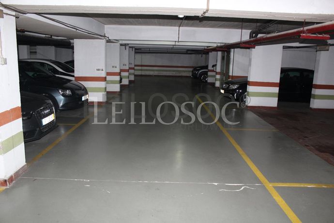 Escritórios + 4 Lugares de Garagem · Lisboa