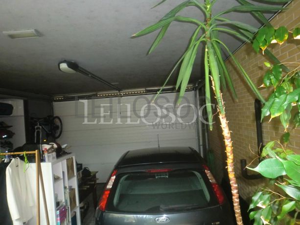 Moradia V4 em Condomínio Fechado