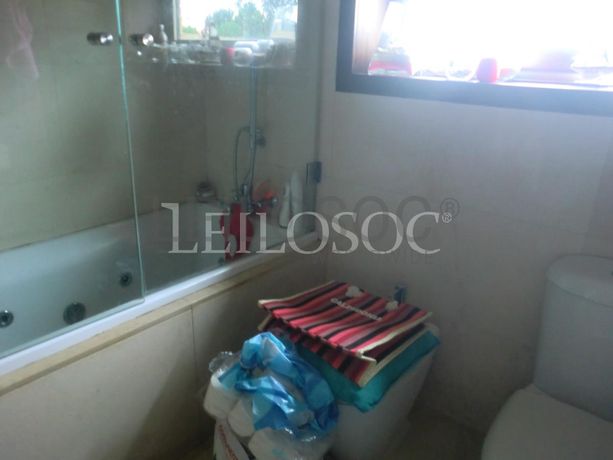 Moradia V4 em Condomínio Fechado