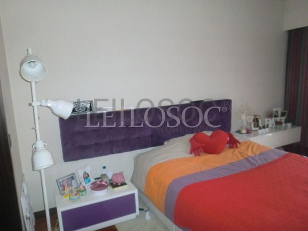 Moradia V4 em Condomínio Fechado