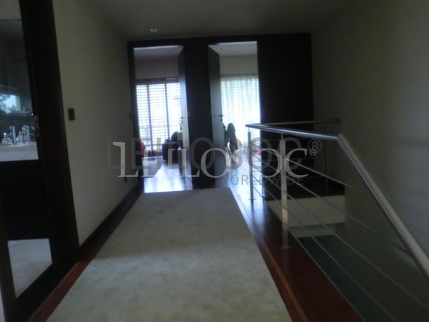 Moradia V4 em Condomínio Fechado