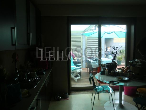 Moradia V4 em Condomínio Fechado