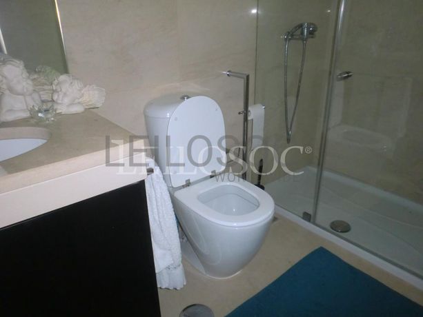 Moradia V4 em Condomínio Fechado