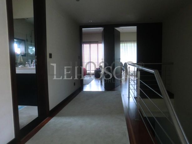 Moradia V4 em Condomínio Fechado